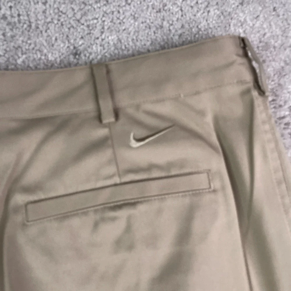 Nike Golf Pants Mens 36x32 Tan Khaki Dri Fit Stretch Performance Tech Flat Front
